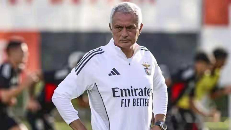 恶心！砸1.2亿转会费仍崩盘，穆帅3大昏招把球队坑到保级？